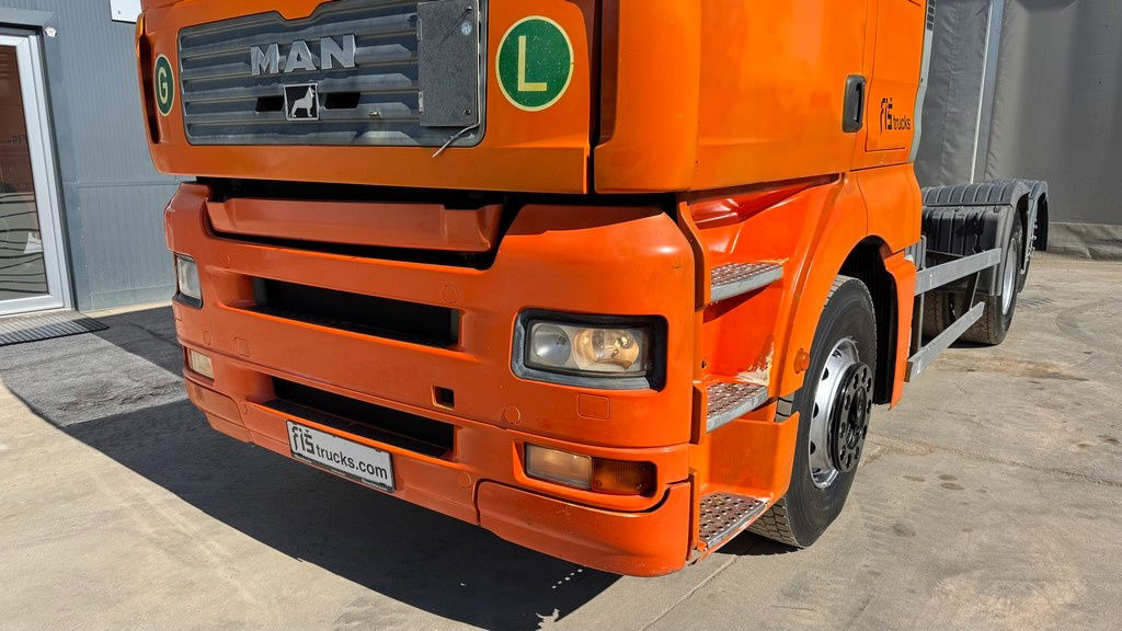 MAN TGA 26.460 6X2 chassis - lifitng axle - Fahrgestell LKW: das Bild 2 MAN TGA 26.460 6X2 chassis - lifitng axle - Fahrgestell LKW: das Bild 2