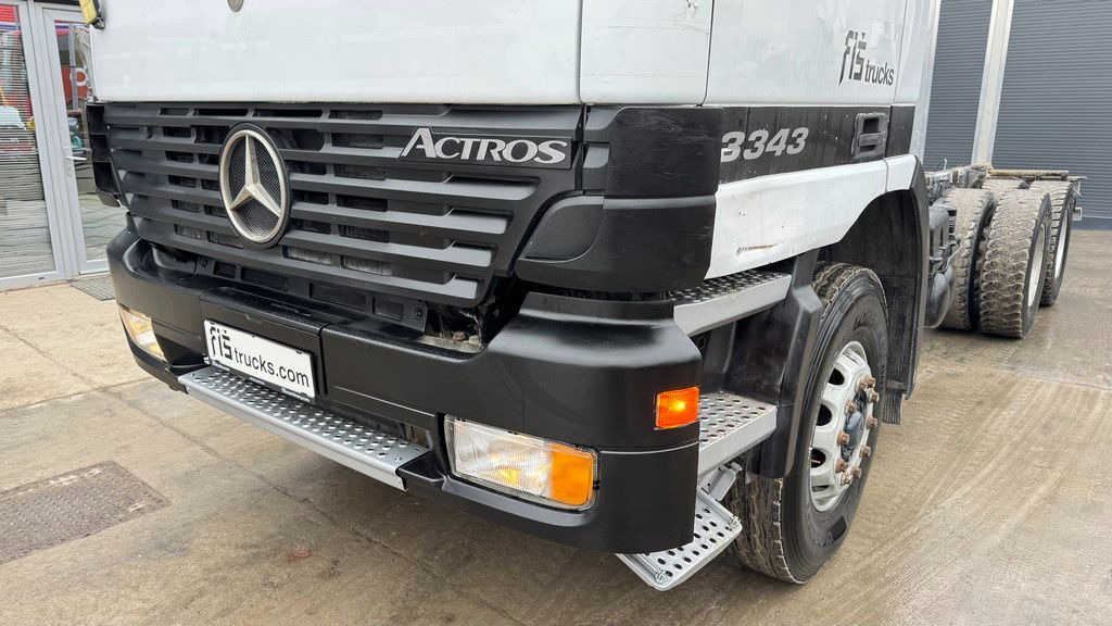 Mercedes-Benz Actros 3331 B 6x4 chassis - big axle - Fahrgestell LKW: das Bild 2 Mercedes-Benz Actros 3331 B 6x4 chassis - big axle - Fahrgestell LKW: das Bild 2