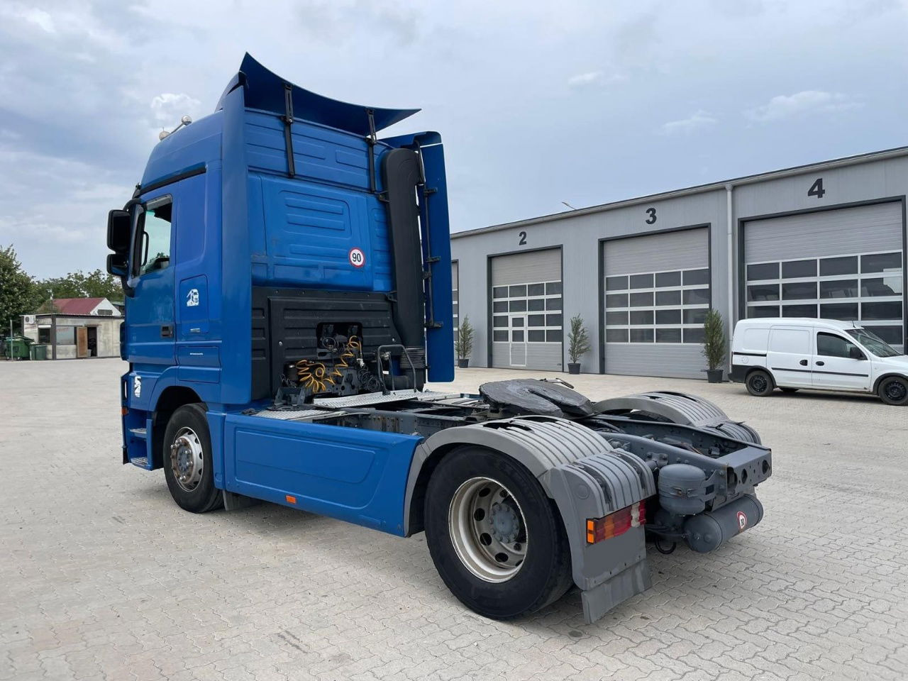 Mercedes-Benz Actros 1844 4x2 tractor unit - retarder - Sattelzugmaschine: das Bild 5 Mercedes-Benz Actros 1844 4x2 tractor unit - retarder - Sattelzugmaschine: das Bild 5
