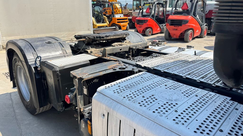Mercedes-Benz Arocs 1845 HAD 4X4 tractor unit - tipp. hydr. - retarder - Sattelzugmaschine: das Bild 4 Mercedes-Benz Arocs 1845 HAD 4X4 tractor unit - tipp. hydr. - retarder - Sattelzugmaschine: das Bild 4
