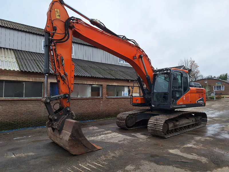 Doosan DX235NLC-5 - Kettenbagger: das Bild 2 Doosan DX235NLC-5 - Kettenbagger: das Bild 2