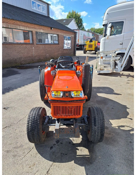 Kubota B2150 - Schleppfahrzeug: das Bild 3 Kubota B2150 - Schleppfahrzeug: das Bild 3