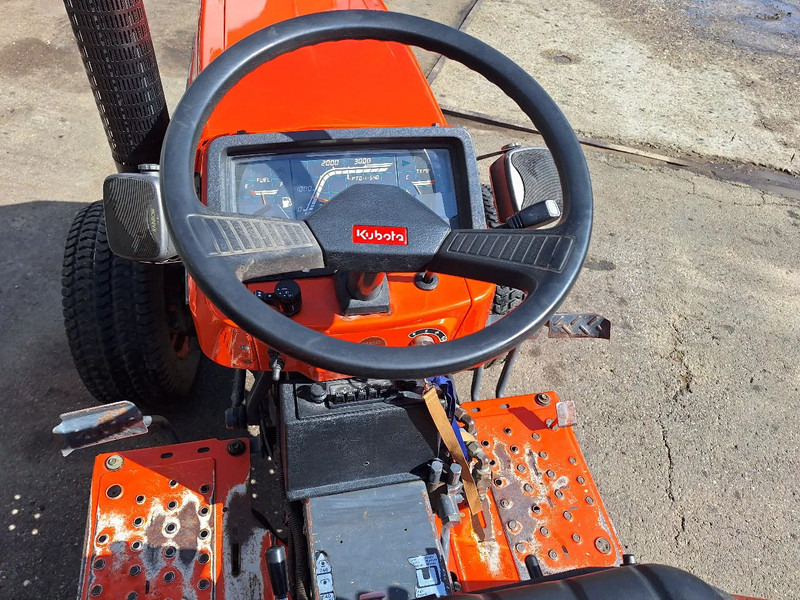 Kubota B2150 - Schleppfahrzeug: das Bild 5 Kubota B2150 - Schleppfahrzeug: das Bild 5