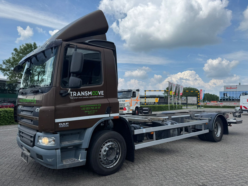 DAF CF65 220 - Fahrgestell LKW: das Bild 2 DAF CF65 220 - Fahrgestell LKW: das Bild 2