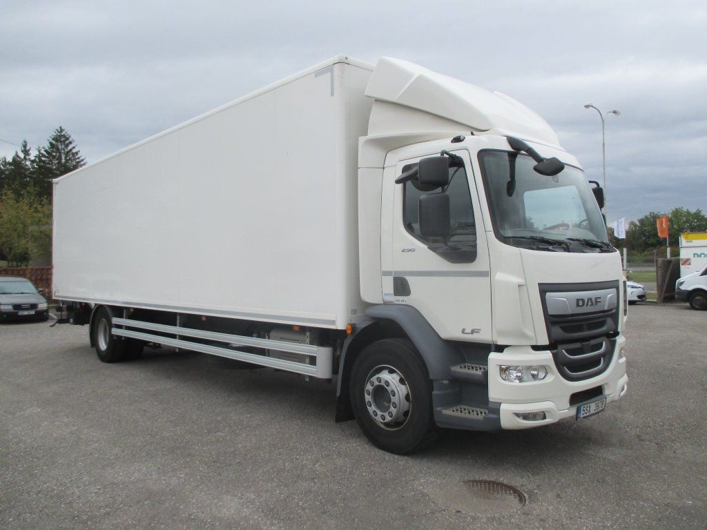 DAF 18.290 DAF 18.290 - Koffer LKW: das Bild 3 DAF 18.290 DAF 18.290 - Koffer LKW: das Bild 3