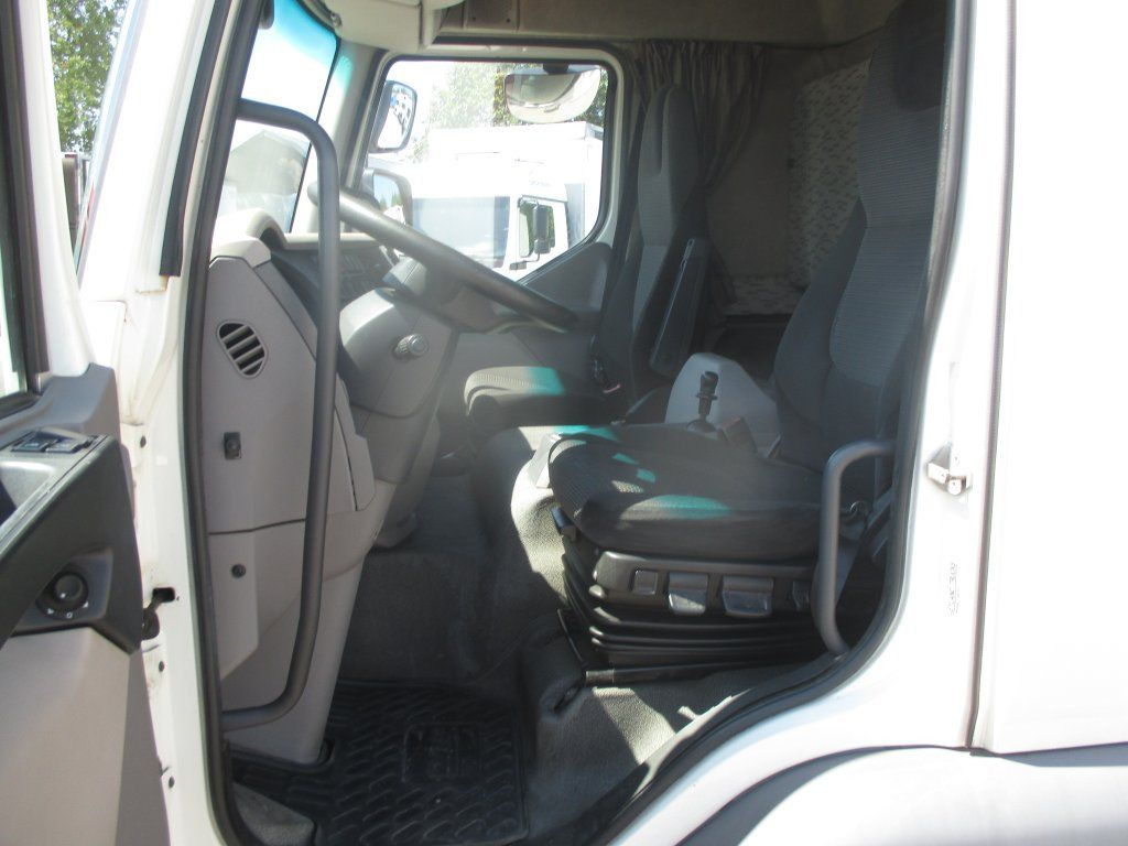 DAF LF 260 - Plane LKW: das Bild 5 DAF LF 260 - Plane LKW: das Bild 5