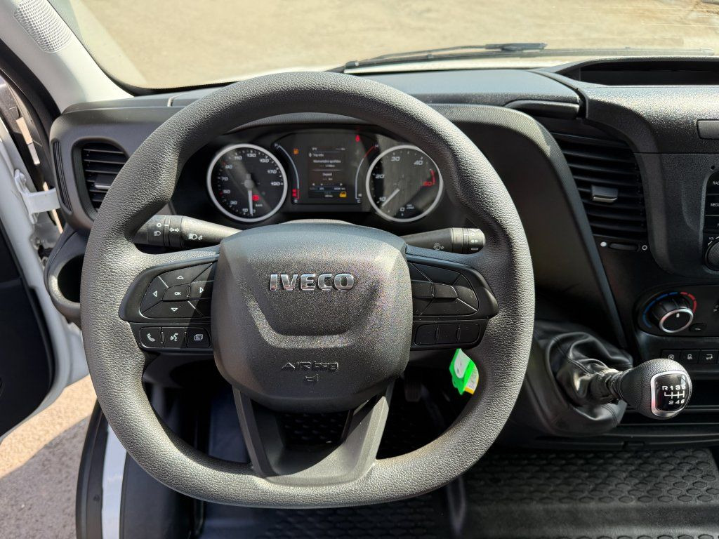 Koffer Transporter Iveco Daily 35C16: das Bild 15
