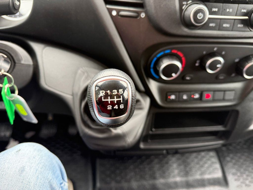 Koffer Transporter Iveco Daily 35C16: das Bild 10 Koffer Transporter Iveco Daily 35C16: das Bild 10