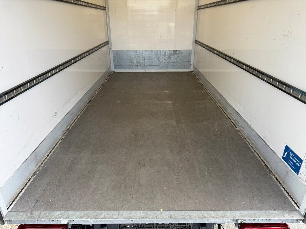 Koffer Transporter Iveco Daily 35C16: das Bild 12