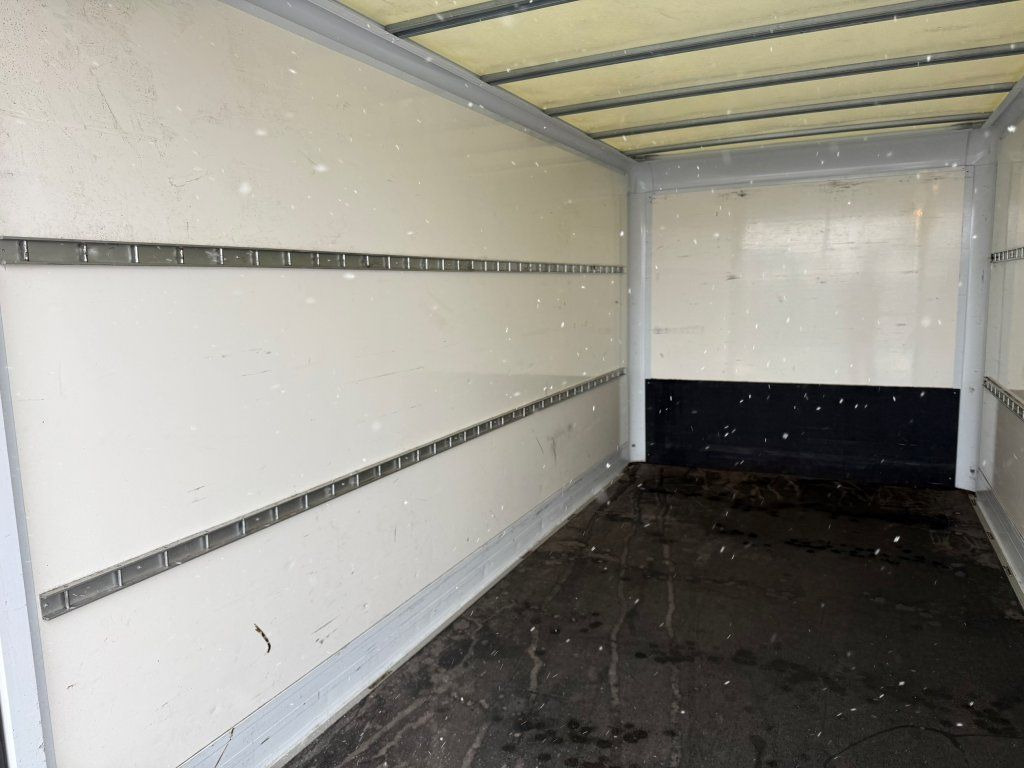 Koffer Transporter Iveco Daily 35C16: das Bild 15 Koffer Transporter Iveco Daily 35C16: das Bild 15