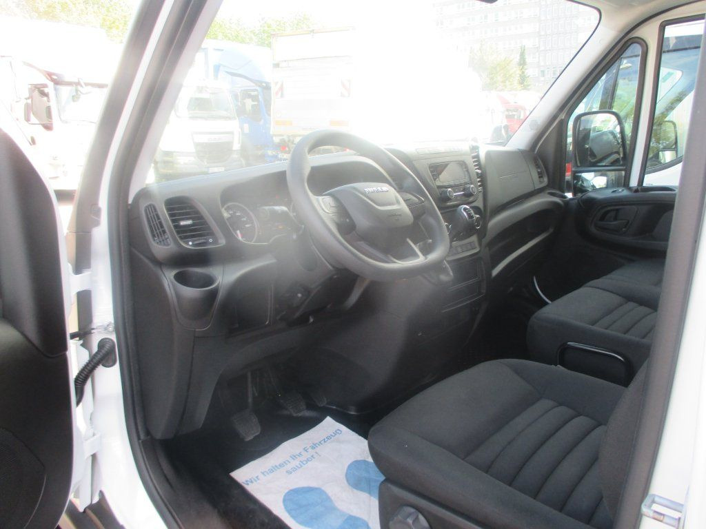 Koffer Transporter Iveco Daily 35C16: das Bild 15