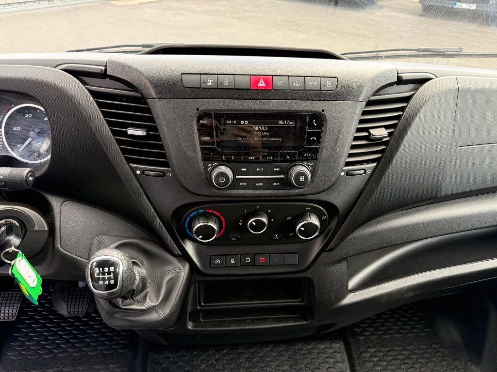 Koffer Transporter Iveco Daily 35C16: das Bild 16