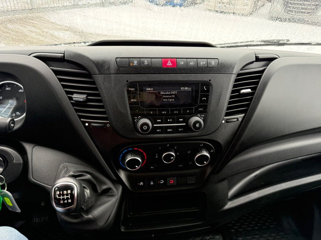 Koffer Transporter Iveco Daily 35C16: das Bild 7 Koffer Transporter Iveco Daily 35C16: das Bild 7