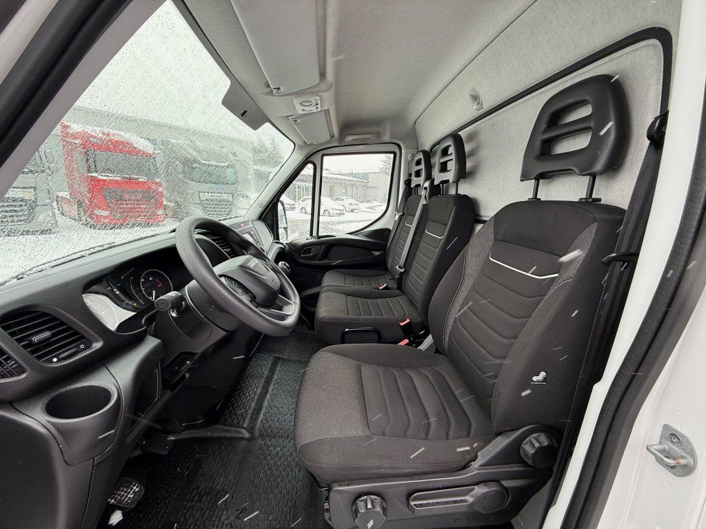 Koffer Transporter Iveco Daily 35C16: das Bild 6 Koffer Transporter Iveco Daily 35C16: das Bild 6