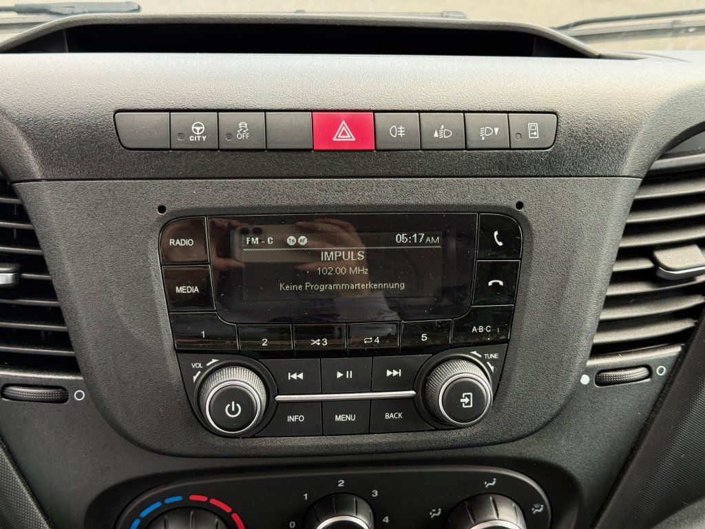 Koffer Transporter Iveco Daily 35C16: das Bild 17