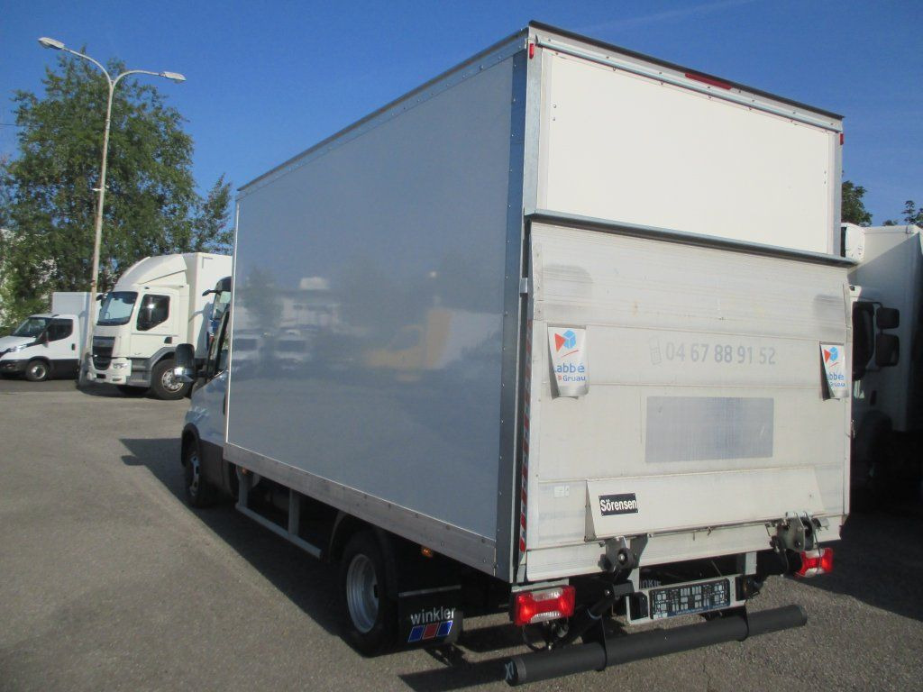 Koffer Transporter Iveco Daily 35C16: das Bild 7