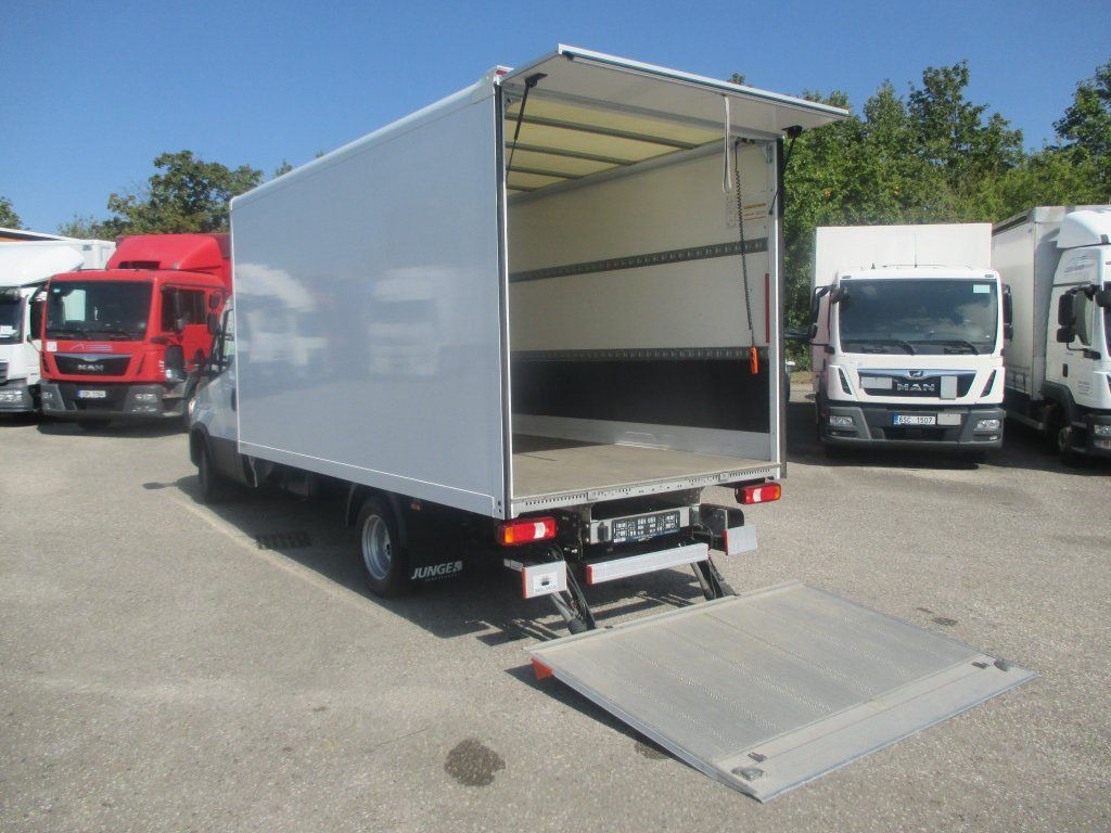 Koffer Transporter Iveco Daily 35C16: das Bild 6