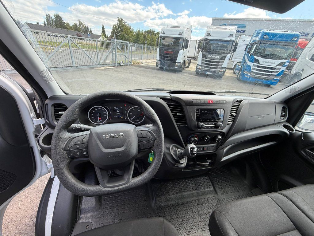 Koffer Transporter Iveco Daily 35C16: das Bild 15
