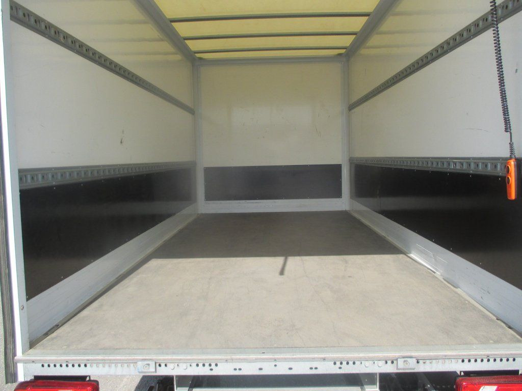 Koffer Transporter Iveco Daily 35C16: das Bild 9