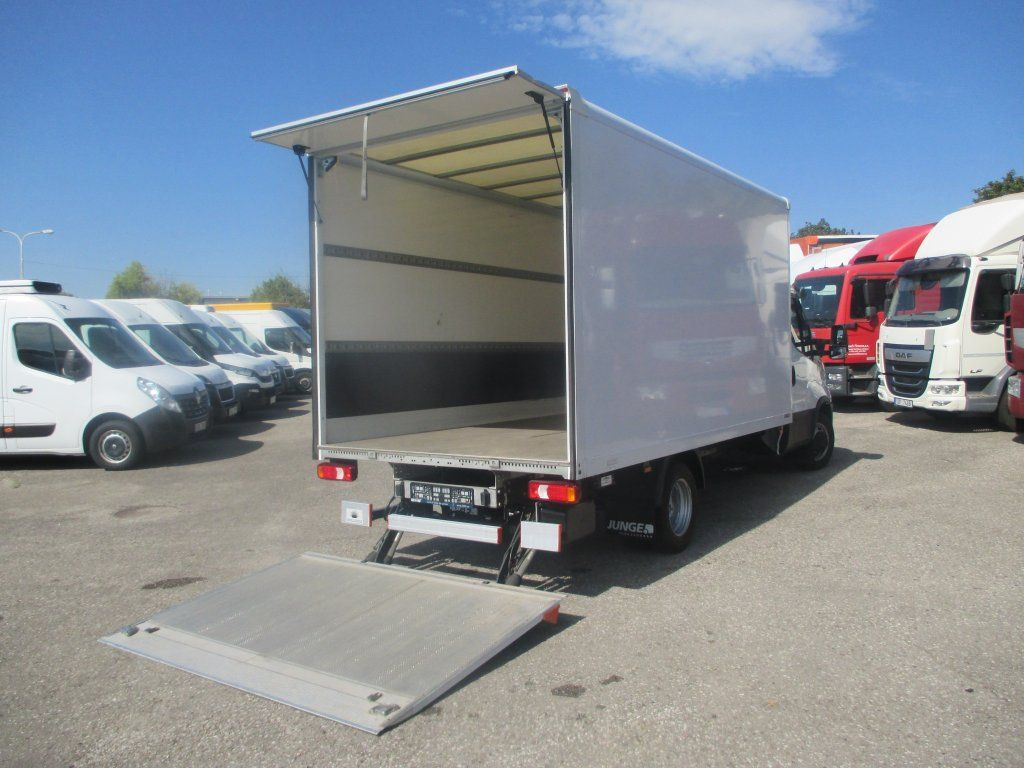 Koffer Transporter Iveco Daily 35C16: das Bild 8
