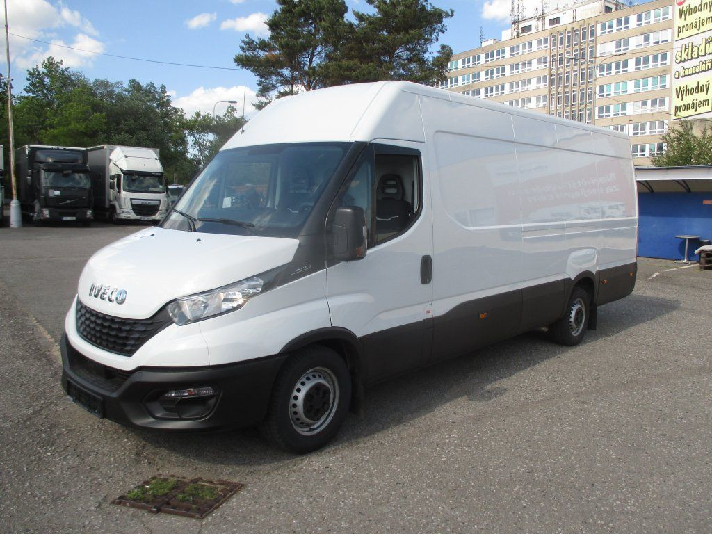 Kastenwagen Iveco Daily 35S16: das Bild 1