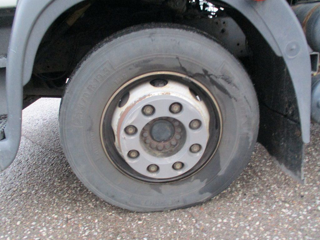 Abrollkipper Iveco Eurocargo 140E22: das Bild 9