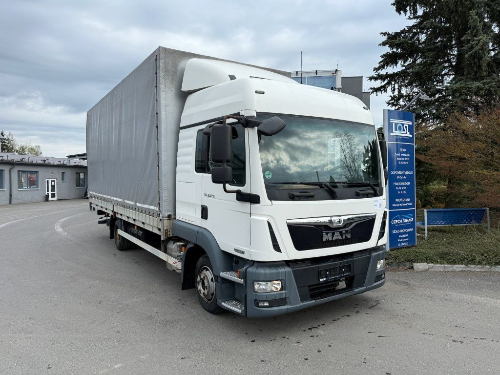 MAN TGL8.220 EURO 6 - Planen Transporter: das Bild 2 MAN TGL8.220 EURO 6 - Planen Transporter: das Bild 2
