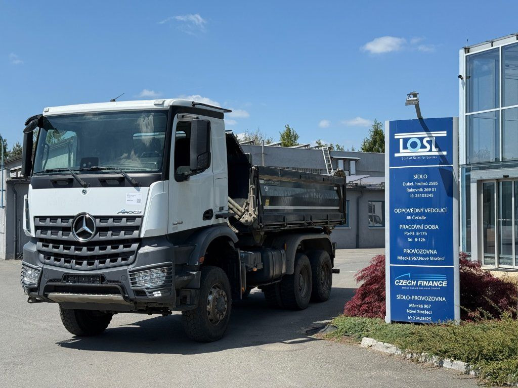 Mercedes-Benz 3343 Arocs 6x6 S3 EURO 6 - Kipper: das Bild 2 Mercedes-Benz 3343 Arocs 6x6 S3 EURO 6 - Kipper: das Bild 2