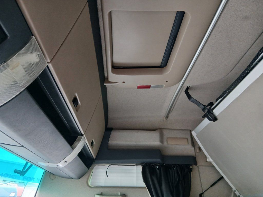 Sattelzugmaschine MAN TGX18.500 XXL EURO 6 MEGA/lowdeck: das Bild 18
