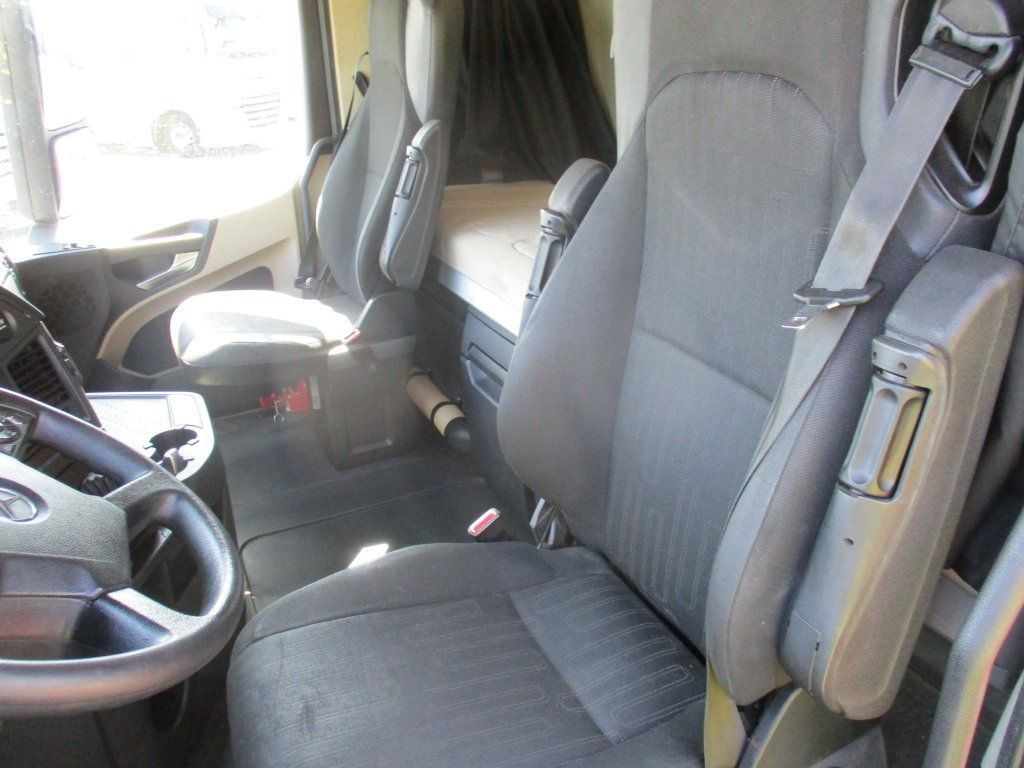 Sattelzugmaschine Mercedes-Benz 1845 Actros EURO 6 MEGA/lowdeck: das Bild 14