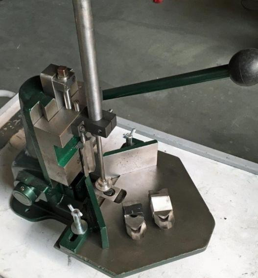 Karl Tränklein EH-1 corner round bumper - Bindemaschine: das Bild 1 Karl Tränklein EH-1 corner round bumper - Bindemaschine: das Bild 1
