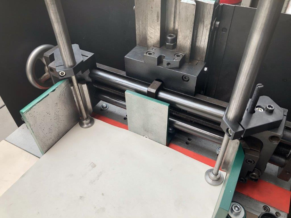 Karl Tränklein EK-D 100 double corner rounding machine - Bindemaschine: das Bild 2 Karl Tränklein EK-D 100 double corner rounding machine - Bindemaschine: das Bild 2