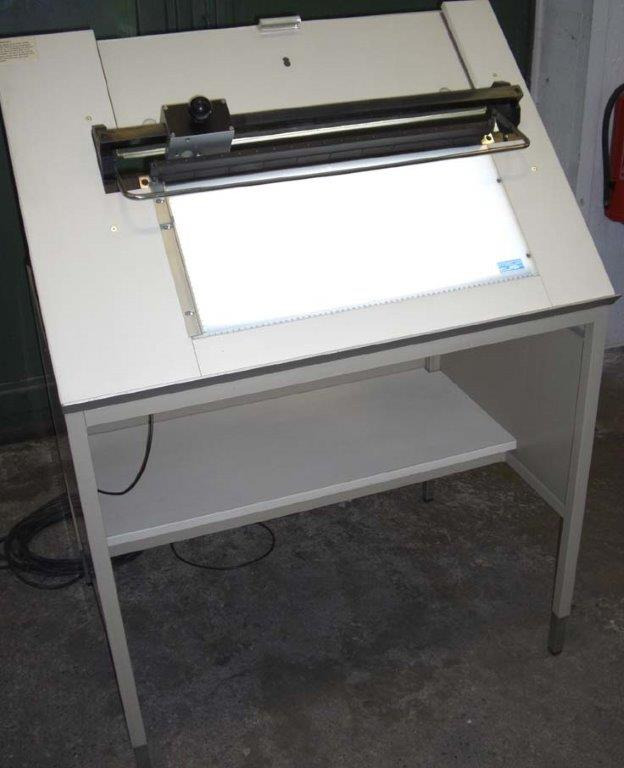 Mega steel cutter 699-2 on light table with waste box - Papierschneidemaschine: das Bild 1 Mega steel cutter 699-2 on light table with waste box - Papierschneidemaschine: das Bild 1