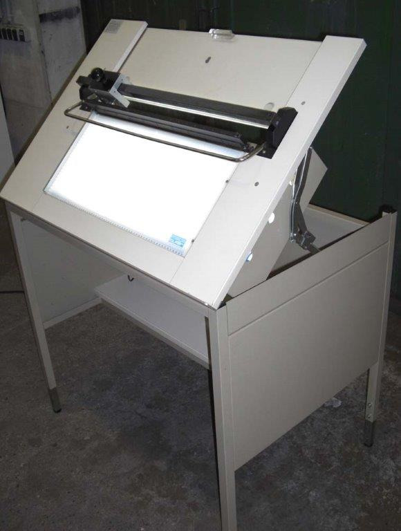 Mega steel cutter 699-2 on light table with waste box - Papierschneidemaschine: das Bild 2 Mega steel cutter 699-2 on light table with waste box - Papierschneidemaschine: das Bild 2