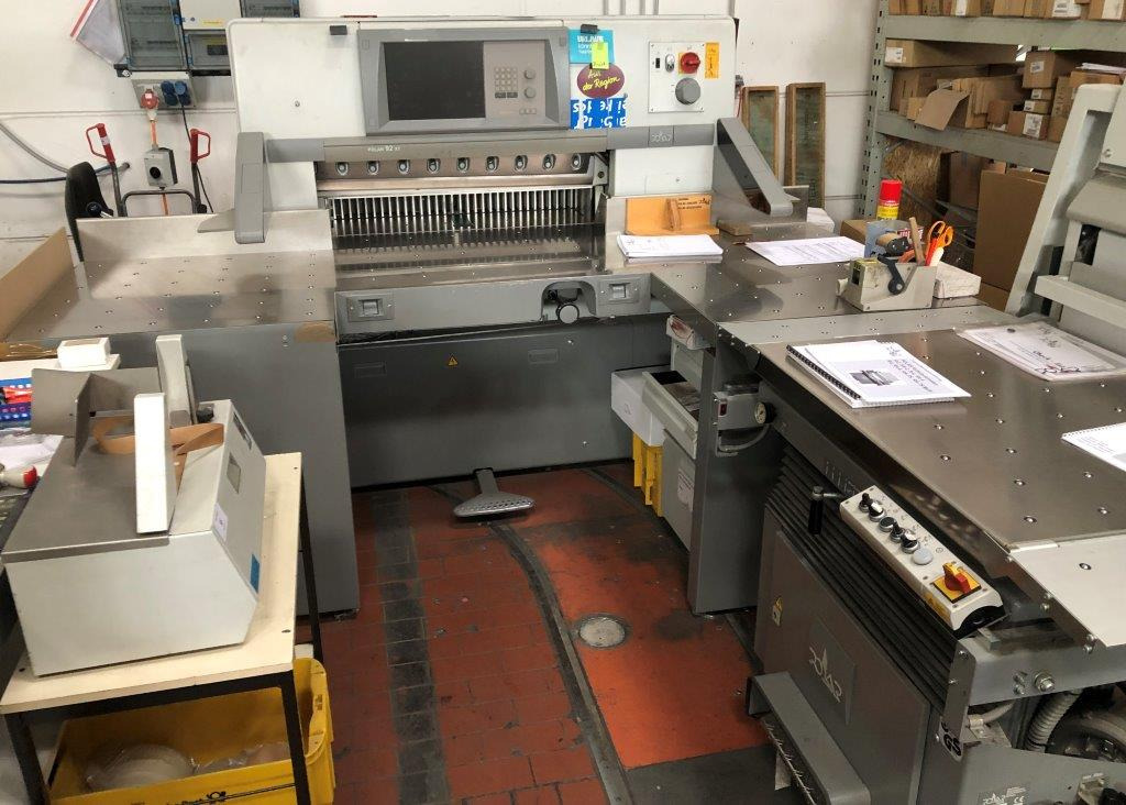 Polar 92 XT high-speed cutting line with RA-2 vibrator, optional LW 450 lift and counting scale - Papierschneidemaschine: das Bild 1 Polar 92 XT high-speed cutting line with RA-2 vibrator, optional LW 450 lift and counting scale - Papierschneidemaschine: das Bild 1