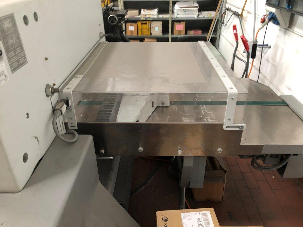 Polar 92 XT high-speed cutting line with RA-2 vibrator, optional LW 450 lift and counting scale - Papierschneidemaschine: das Bild 2 Polar 92 XT high-speed cutting line with RA-2 vibrator, optional LW 450 lift and counting scale - Papierschneidemaschine: das Bild 2