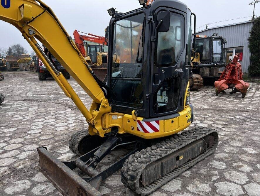 Komatsu PC35 MR-3 - Minibagger: das Bild 2 Komatsu PC35 MR-3 - Minibagger: das Bild 2