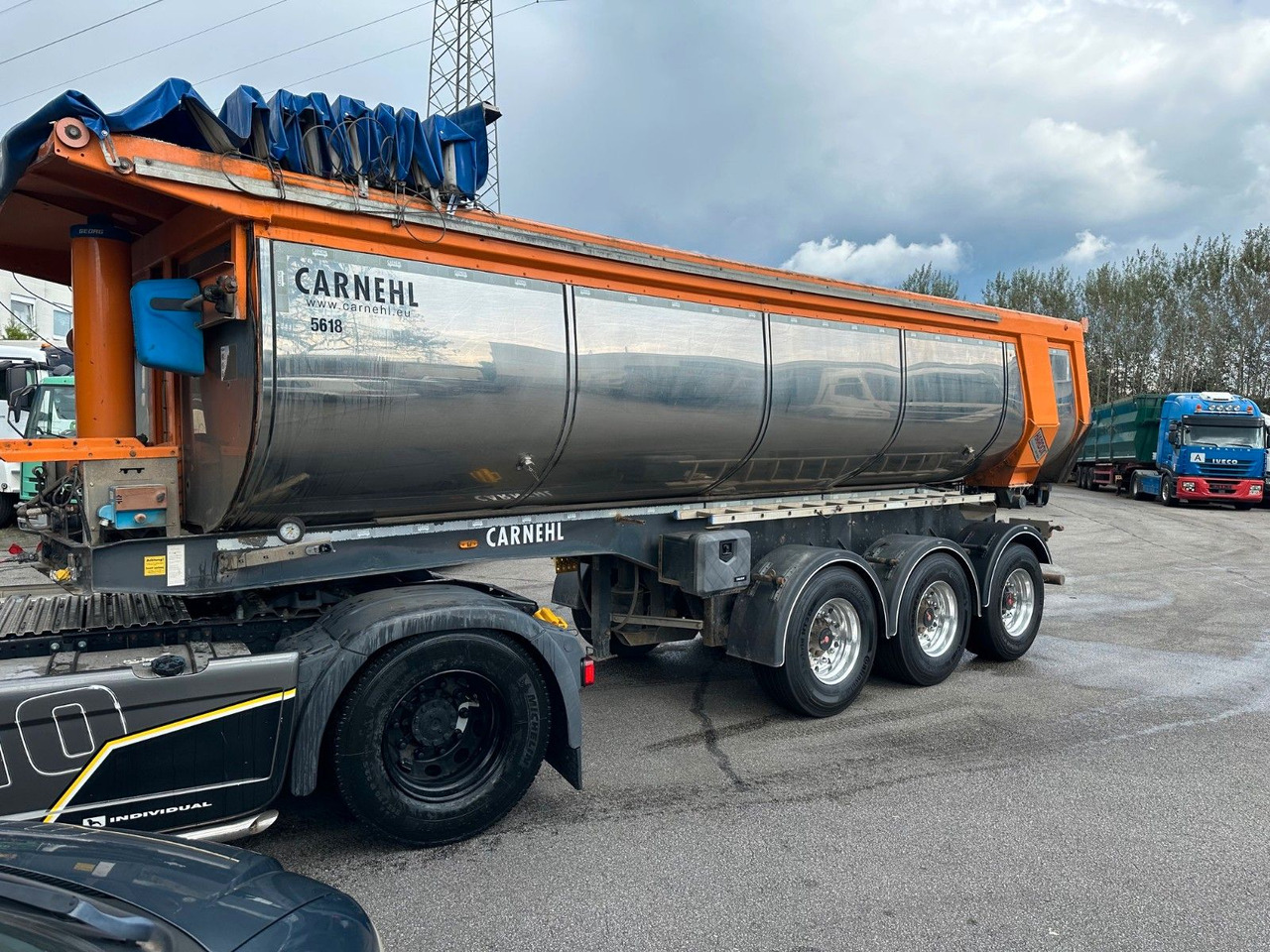Carnehl Thermo Stahlrundmulde/Luft/ Alufelgen Carnehl Thermo Stahlrundmulde/Luft/ Alufelgen - Kipper Auflieger: das Bild 2 Carnehl Thermo Stahlrundmulde/Luft/ Alufelgen Carnehl Thermo Stahlrundmulde/Luft/ Alufelgen - Kipper Auflieger: das Bild 2