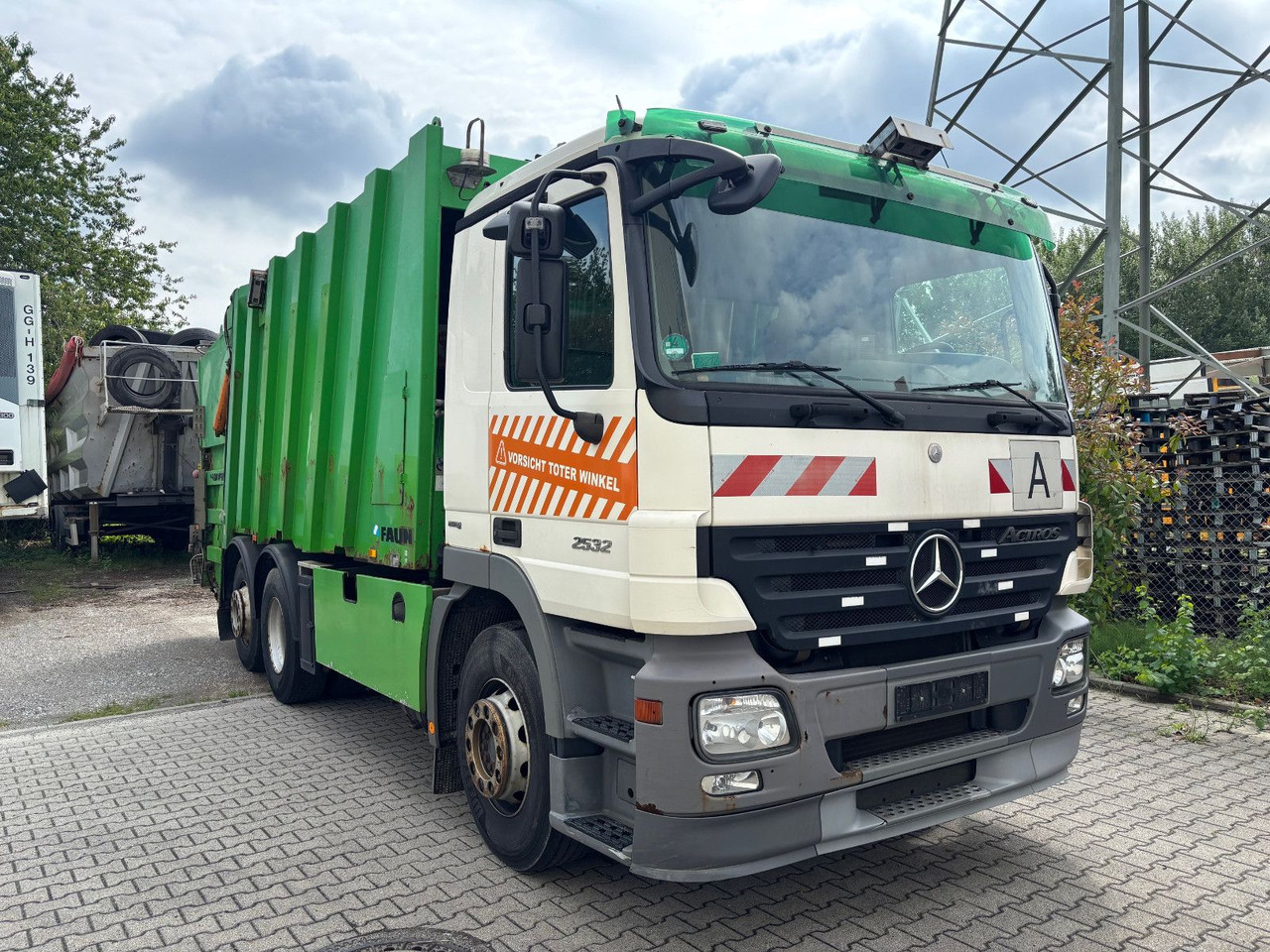 Mercedes-Benz 2532L EU5/Zöller Schüttung/VarioPress/Blatt-Luft - Müllwagen: das Bild 1 Mercedes-Benz 2532L EU5/Zöller Schüttung/VarioPress/Blatt-Luft - Müllwagen: das Bild 1