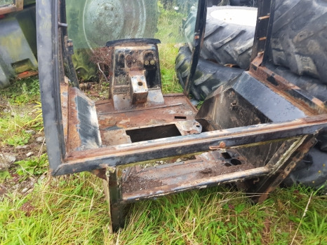 Case 5140, 5120, 5130, 5150 Cab Frame 241678a1, 1330957c3, 1340148c3 - Fahrerhaus: das Bild 3 Case 5140, 5120, 5130, 5150 Cab Frame 241678a1, 1330957c3, 1340148c3 - Fahrerhaus: das Bild 3