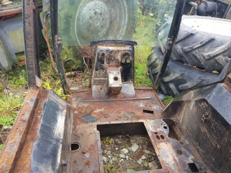 Case 5140, 5120, 5130, 5150 Cab Frame 241678a1, 1330957c3, 1340148c3 - Fahrerhaus: das Bild 4 Case 5140, 5120, 5130, 5150 Cab Frame 241678a1, 1330957c3, 1340148c3 - Fahrerhaus: das Bild 4