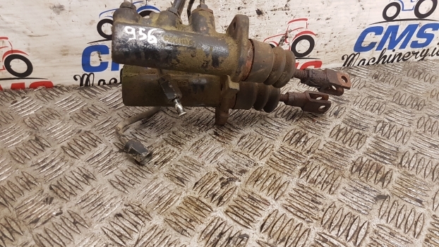 Case 856 Xl, 844 Xl, 745 Xl, 743 Xl Brake Master Cylinders 1287846c91, 226301a1 - Bremszylinder für Traktor: das Bild 2 Case 856 Xl, 844 Xl, 745 Xl, 743 Xl Brake Master Cylinders 1287846c91, 226301a1 - Bremszylinder für Traktor: das Bild 2