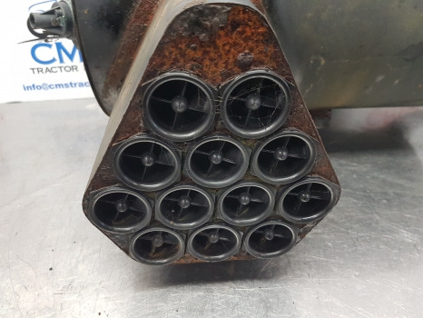 Case Maxxum 130, 110, 120 New Holland T6, Engine Air Filter Box 84326532 - Luftansaugsystem: das Bild 4 Case Maxxum 130, 110, 120 New Holland T6, Engine Air Filter Box 84326532 - Luftansaugsystem: das Bild 4