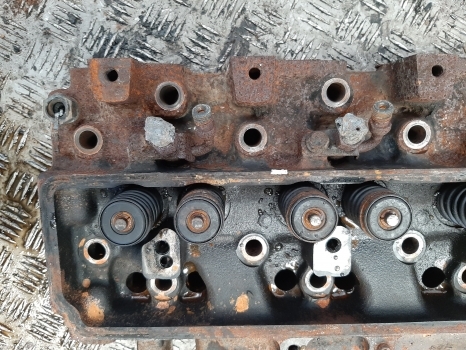 Claas Ares 600, 700, 800 Series 836 Engine Cylinder Head 6005021490 - Zylinderkopf für Traktor: das Bild 4 Claas Ares 600, 700, 800 Series 836 Engine Cylinder Head 6005021490 - Zylinderkopf für Traktor: das Bild 4
