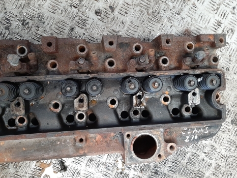 Claas Ares 600, 700, 800 Series 836 Engine Cylinder Head 6005021490 - Zylinderkopf für Traktor: das Bild 5 Claas Ares 600, 700, 800 Series 836 Engine Cylinder Head 6005021490 - Zylinderkopf für Traktor: das Bild 5