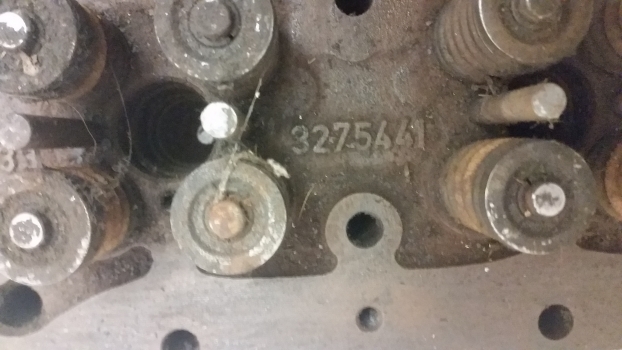 Cummins Engine Cylinder Head 3275441 - Zylinderkopf für Traktor: das Bild 2 Cummins Engine Cylinder Head 3275441 - Zylinderkopf für Traktor: das Bild 2
