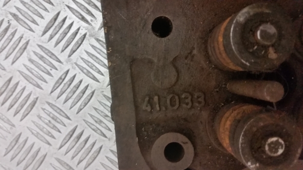 Cummins Engine Cylinder Head 3275441 - Zylinderkopf für Traktor: das Bild 3 Cummins Engine Cylinder Head 3275441 - Zylinderkopf für Traktor: das Bild 3