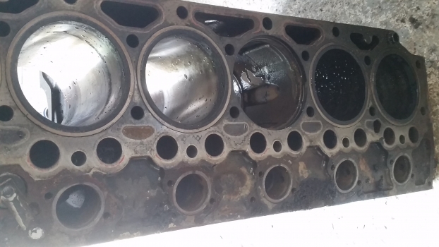 Deutz Agrotron New, Mk3 Lamborghini R6 Ser 150.7 Engine Block Crankcase 04282825 - Kurbelgehäuse für Traktor: das Bild 4 Deutz Agrotron New, Mk3 Lamborghini R6 Ser 150.7 Engine Block Crankcase 04282825 - Kurbelgehäuse für Traktor: das Bild 4