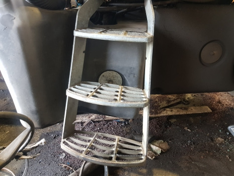 Deutz Fahr Agrotron M620,ttv,mk3, Cab Footstep 04428714.4/10 - Trittbrett: das Bild 2 Deutz Fahr Agrotron M620,ttv,mk3, Cab Footstep 04428714.4/10 - Trittbrett: das Bild 2