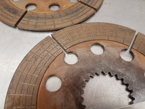 Ford 8430 10, 600, 40,ts Series, Brake Discs Kit E9nn2a097ba, E9nn2n315cb - Bremsscheibe für Traktor: das Bild 4 Ford 8430 10, 600, 40,ts Series, Brake Discs Kit E9nn2a097ba, E9nn2n315cb - Bremsscheibe für Traktor: das Bild 4